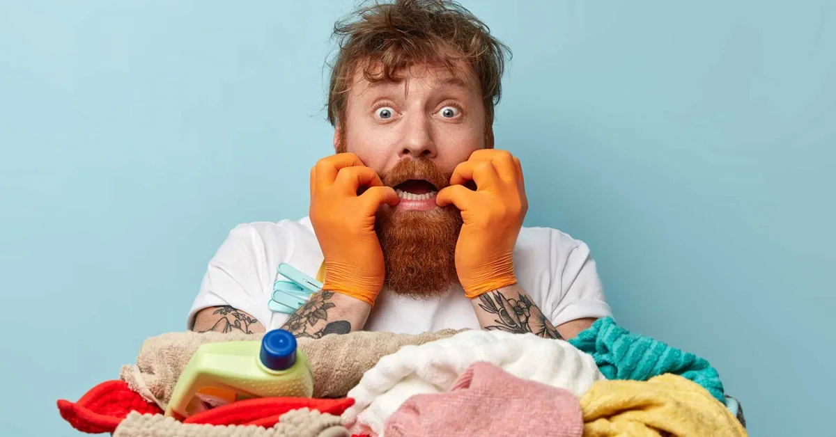 Learn effective methods to remove mold from your clothes and prevent it from returning with natural cleaning solutions and storage tips.